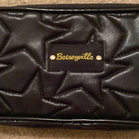 EUC Betsey Johnson Besteyville, Black, Star Makeup Bag - Picture 5 of 8